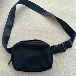 TNA “ON THE WAY” BELT BAG